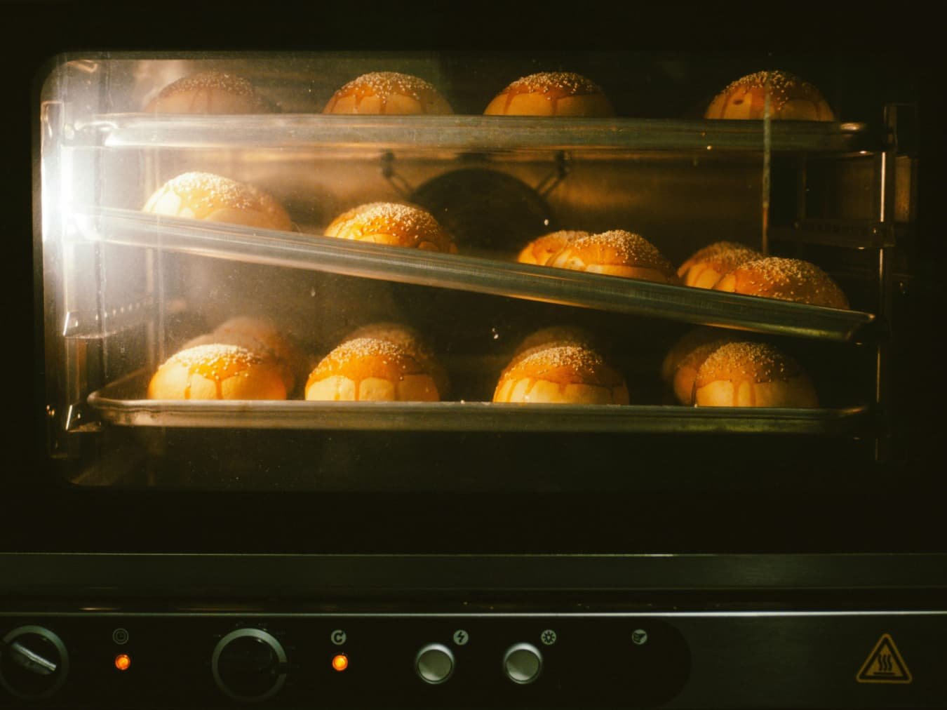 Baking equipment, pans, and bakeware